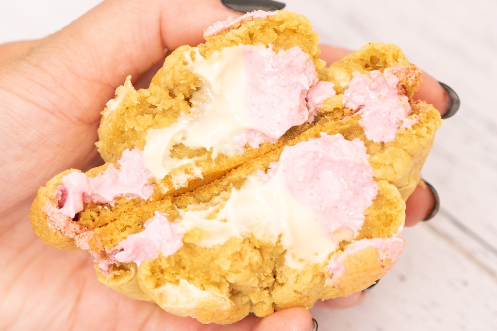 Raspberry White Choc Chunky Cookie