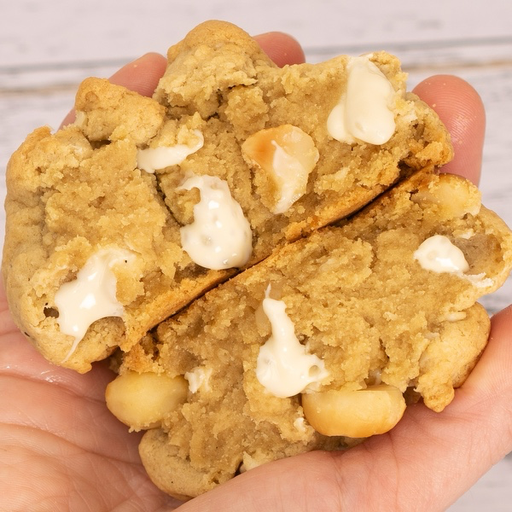 [MACADAMIA WHITE CHOC] Macadamia White Choc Chunky Cookie